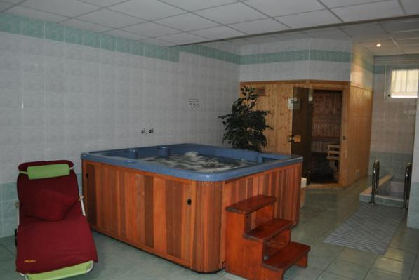 Sport Hotel Ostrov Trenčín Екстериор снимка