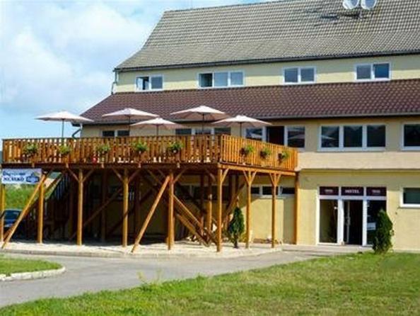 Sport Hotel Ostrov Trenčín Екстериор снимка