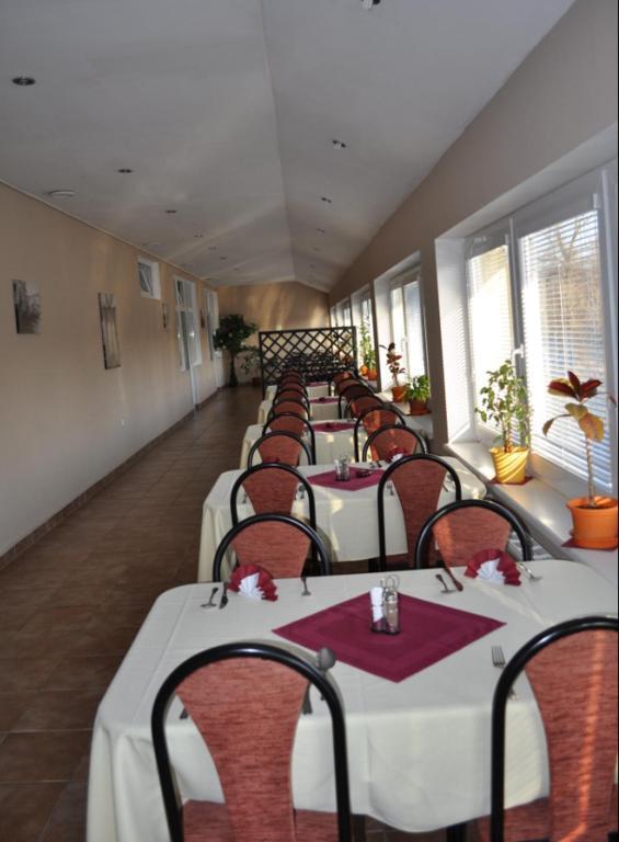 Sport Hotel Ostrov Trenčín Екстериор снимка