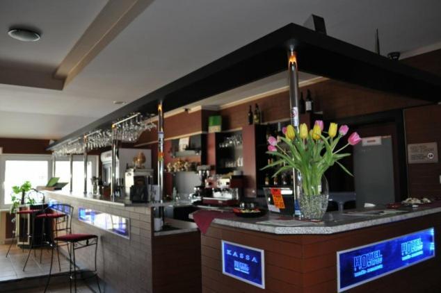 Sport Hotel Ostrov Trenčín Екстериор снимка