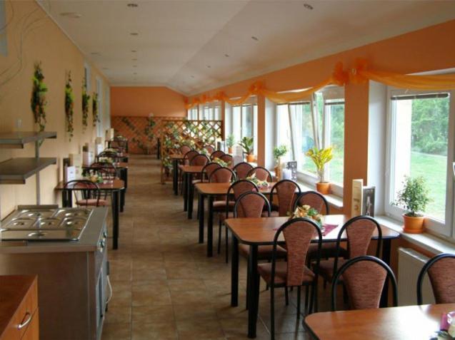Sport Hotel Ostrov Trenčín Екстериор снимка